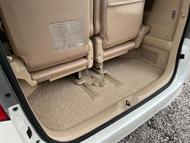 アルファードハイブリッド Ｘ　大画面ナビＢＴ接続Ｂカメラ地デジ両側電動ドア４ＷＤ　ＥＴＣ　バックカメラ　ナビ　ＴＶ　クリアランスソナー　オートクルーズコントロール　両側電動スライドドア　　スマートキー　　３列シート　オットマン（32枚目）