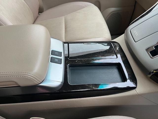 アルファードハイブリッド Ｘ　大画面ナビＢＴ接続Ｂカメラ地デジ両側電動ドア４ＷＤ　ＥＴＣ　バックカメラ　ナビ　ＴＶ　クリアランスソナー　オートクルーズコントロール　両側電動スライドドア　　スマートキー　　３列シート　オットマン（58枚目）
