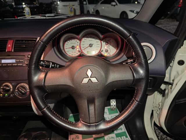 コルト ラリーアート バージョンR 5速MT/WORKエモーションAW HID ターボ キーレスエントリー 電動格納ミラー MT 盗難防止システム 衝突安全ボディ ABS ESC CD エアコン パワーステアリング パワーウィンドウ(2枚目)