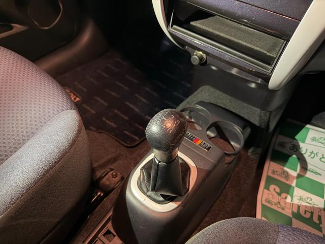 コルト ラリーアート バージョンR 5速MT/WORKエモーションAW HID ターボ キーレスエントリー 電動格納ミラー MT 盗難防止システム 衝突安全ボディ ABS ESC CD エアコン パワーステアリング パワーウィンドウ(5枚目)