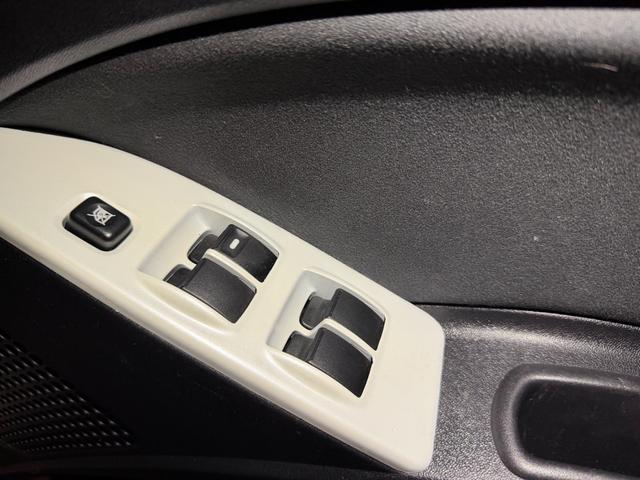 コルト ラリーアート バージョンR 5速MT/WORKエモーションAW HID ターボ キーレスエントリー 電動格納ミラー MT 盗難防止システム 衝突安全ボディ ABS ESC CD エアコン パワーステアリング パワーウィンドウ(8枚目)