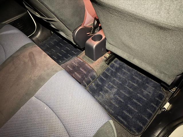 コルト ラリーアート バージョンR 5速MT/WORKエモーションAW HID ターボ キーレスエントリー 電動格納ミラー MT 盗難防止システム 衝突安全ボディ ABS ESC CD エアコン パワーステアリング パワーウィンドウ(35枚目)