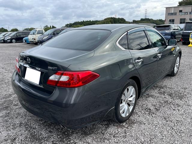 フーガ ２５０ＧＴ　１オーナー／フルノーマルＢＴ接続純正ナビＢカメラ地デジ半革シートスマートキーー　ＥＴＣ　オートクルーズコントロールＨＩＤ　ＡＴ　スマートキー　電動格納ミラー　盗難防止システム　パワーシート　オットマン（17枚目）