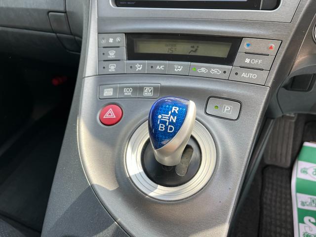 プリウス S 後期型BT接続ナビ地デジ車検二年 アルミホイール HID CVT スマートキー 電動格納ミラー 盗難防止システム CD DVD再生 Bluetooth 衝突安全ボディ ABS エアコン(7枚目)