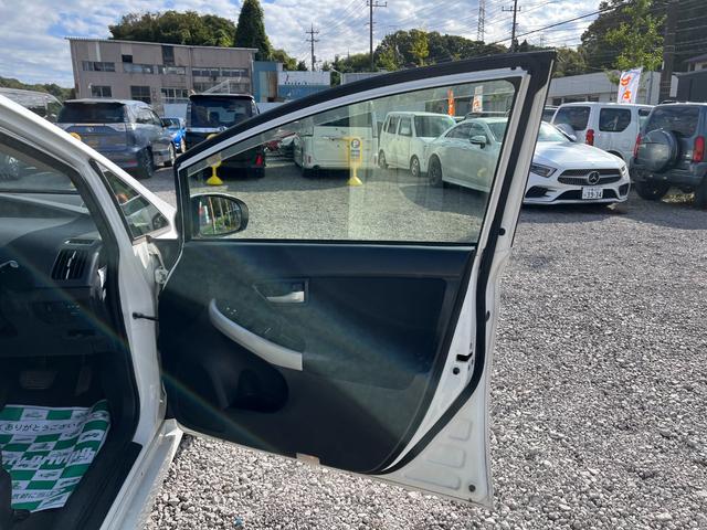 プリウス S 後期型BT接続ナビ地デジ車検二年 アルミホイール HID CVT スマートキー 電動格納ミラー 盗難防止システム CD DVD再生 Bluetooth 衝突安全ボディ ABS エアコン(52枚目)