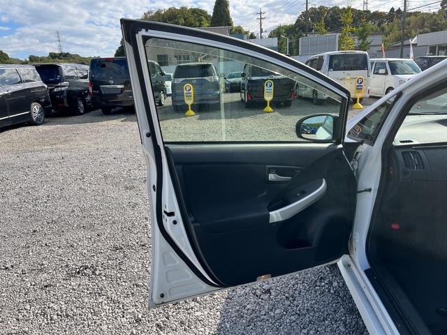 プリウス S 後期型BT接続ナビ地デジ車検二年 アルミホイール HID CVT スマートキー 電動格納ミラー 盗難防止システム CD DVD再生 Bluetooth 衝突安全ボディ ABS エアコン(53枚目)