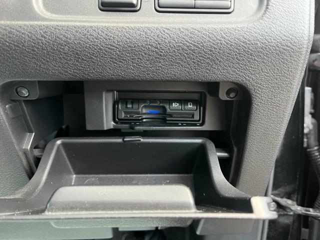 セレナ ライダー　ＥＴＣ　全周囲カメラ　ナビ　ＴＶ　クリアランスソナー　オートクルーズコントロール　パークアシスト　衝突被害軽減システム　両側電動スライドドア　スマートキー　アイドリングストップ　電動格納ミラー（10枚目）