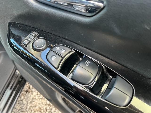 セレナ ライダー　ＥＴＣ　全周囲カメラ　ナビ　ＴＶ　クリアランスソナー　オートクルーズコントロール　パークアシスト　衝突被害軽減システム　両側電動スライドドア　スマートキー　アイドリングストップ　電動格納ミラー（11枚目）