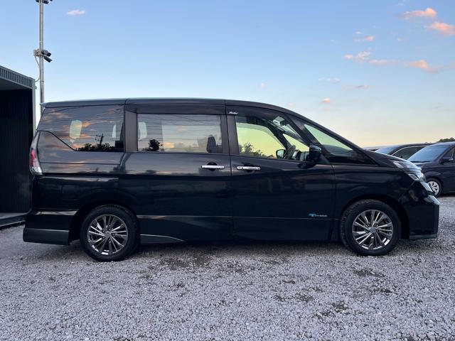 セレナ ライダー　ＥＴＣ　全周囲カメラ　ナビ　ＴＶ　クリアランスソナー　オートクルーズコントロール　パークアシスト　衝突被害軽減システム　両側電動スライドドア　スマートキー　アイドリングストップ　電動格納ミラー（13枚目）