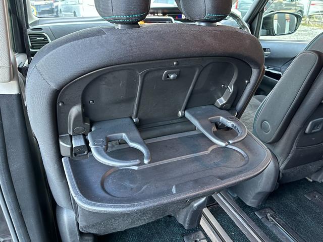 セレナ ライダー　ＥＴＣ　全周囲カメラ　ナビ　ＴＶ　クリアランスソナー　オートクルーズコントロール　パークアシスト　衝突被害軽減システム　両側電動スライドドア　スマートキー　アイドリングストップ　電動格納ミラー（41枚目）