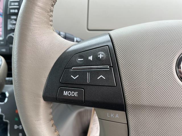 【ハンドルボタン】目線を大きくそらすことなくボタンの操作を行うことができるので、安全にも配慮できますね。