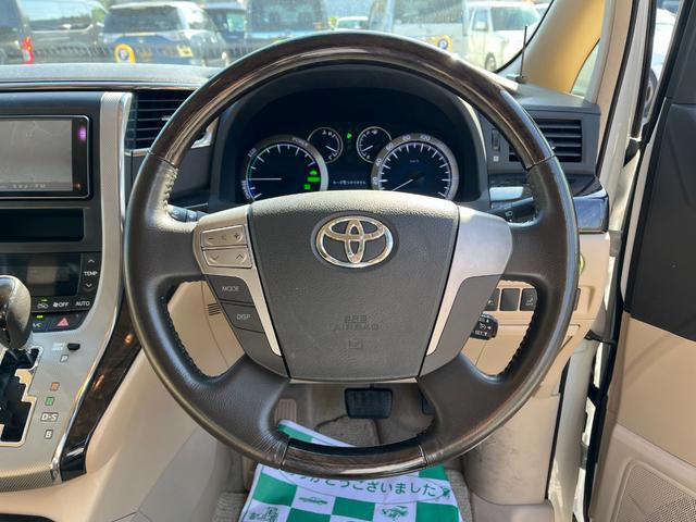 アルファードハイブリッド X BT接続ナビ地デジBカメラ電動スライドドア 4WD ETC クリアランスソナー オートクルーズコントロール オートライト HID スマートキー 電動格納ミラー 3列シート オットマン CVT(3枚目)