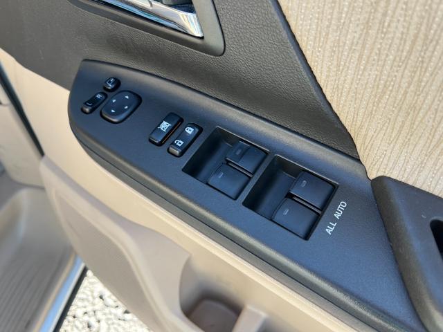 アルファードハイブリッド X BT接続ナビ地デジBカメラ電動スライドドア 4WD ETC クリアランスソナー オートクルーズコントロール オートライト HID スマートキー 電動格納ミラー 3列シート オットマン CVT(10枚目)