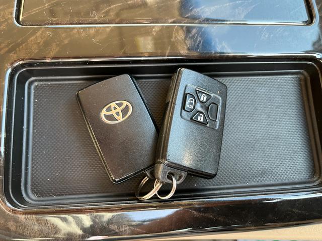 アルファードハイブリッド X BT接続ナビ地デジBカメラ電動スライドドア 4WD ETC クリアランスソナー オートクルーズコントロール オートライト HID スマートキー 電動格納ミラー 3列シート オットマン CVT(11枚目)