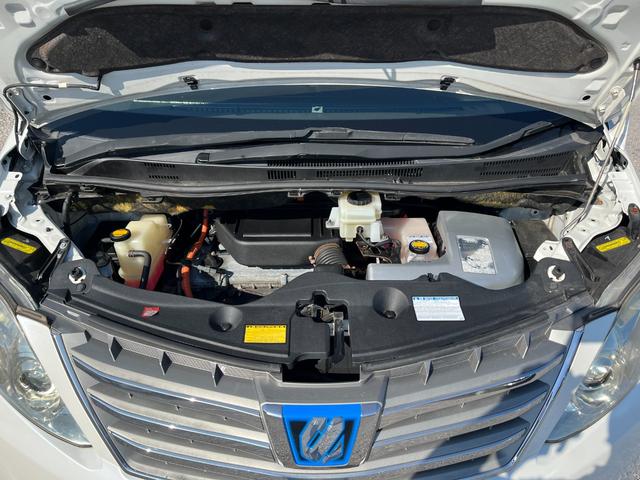 アルファードハイブリッド X BT接続ナビ地デジBカメラ電動スライドドア 4WD ETC クリアランスソナー オートクルーズコントロール オートライト HID スマートキー 電動格納ミラー 3列シート オットマン CVT(19枚目)