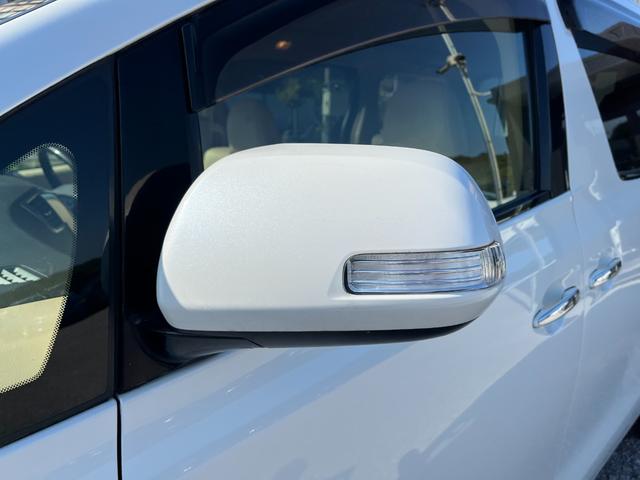 アルファードハイブリッド X BT接続ナビ地デジBカメラ電動スライドドア 4WD ETC クリアランスソナー オートクルーズコントロール オートライト HID スマートキー 電動格納ミラー 3列シート オットマン CVT(23枚目)