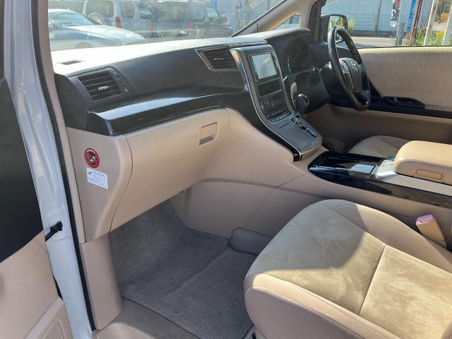 アルファードハイブリッド X BT接続ナビ地デジBカメラ電動スライドドア 4WD ETC クリアランスソナー オートクルーズコントロール オートライト HID スマートキー 電動格納ミラー 3列シート オットマン CVT(30枚目)