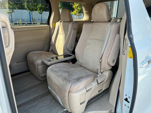 アルファードハイブリッド X BT接続ナビ地デジBカメラ電動スライドドア 4WD ETC クリアランスソナー オートクルーズコントロール オートライト HID スマートキー 電動格納ミラー 3列シート オットマン CVT(33枚目)