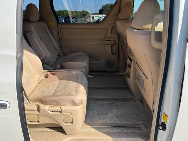 アルファードハイブリッド X BT接続ナビ地デジBカメラ電動スライドドア 4WD ETC クリアランスソナー オートクルーズコントロール オートライト HID スマートキー 電動格納ミラー 3列シート オットマン CVT(37枚目)