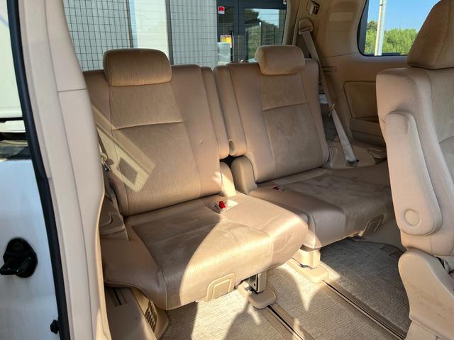 アルファードハイブリッド X BT接続ナビ地デジBカメラ電動スライドドア 4WD ETC クリアランスソナー オートクルーズコントロール オートライト HID スマートキー 電動格納ミラー 3列シート オットマン CVT(39枚目)