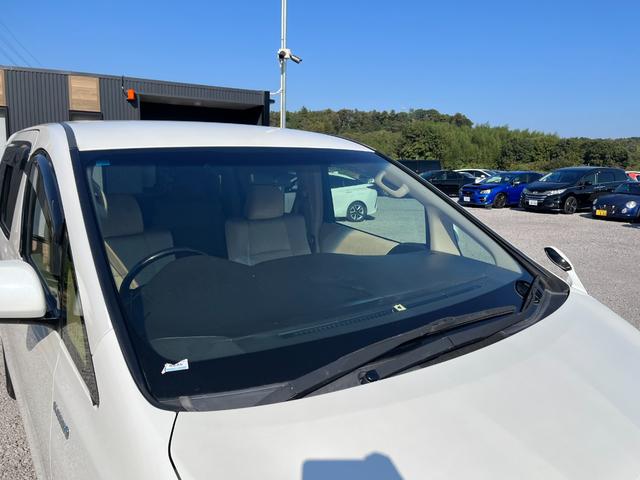 アルファードハイブリッド X BT接続ナビ地デジBカメラ電動スライドドア 4WD ETC クリアランスソナー オートクルーズコントロール オートライト HID スマートキー 電動格納ミラー 3列シート オットマン CVT(50枚目)