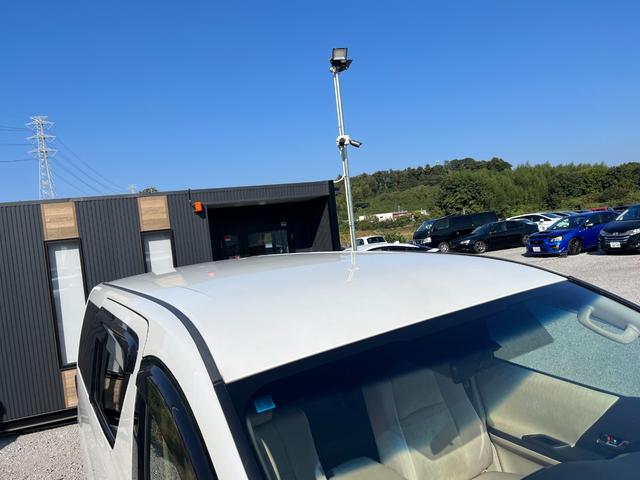 アルファードハイブリッド X BT接続ナビ地デジBカメラ電動スライドドア 4WD ETC クリアランスソナー オートクルーズコントロール オートライト HID スマートキー 電動格納ミラー 3列シート オットマン CVT(51枚目)