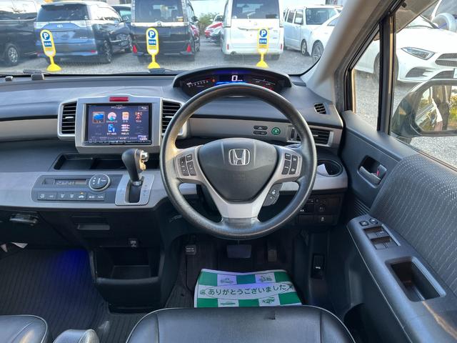 フリードハイブリッド ジャストセレクション ETC バックカメラ TV オートクルーズコントロール 両側スライド・片側電動 HID スマートキー 電動格納ミラー 3列シート CVT CD DVD再生 Bluetooth 盗難防止システム ABS(2枚目)