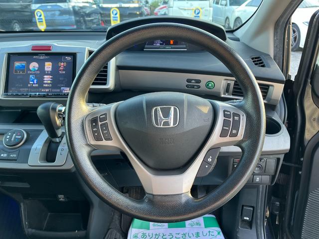 フリードハイブリッド ジャストセレクション ETC バックカメラ TV オートクルーズコントロール 両側スライド・片側電動 HID スマートキー 電動格納ミラー 3列シート CVT CD DVD再生 Bluetooth 盗難防止システム ABS(3枚目)