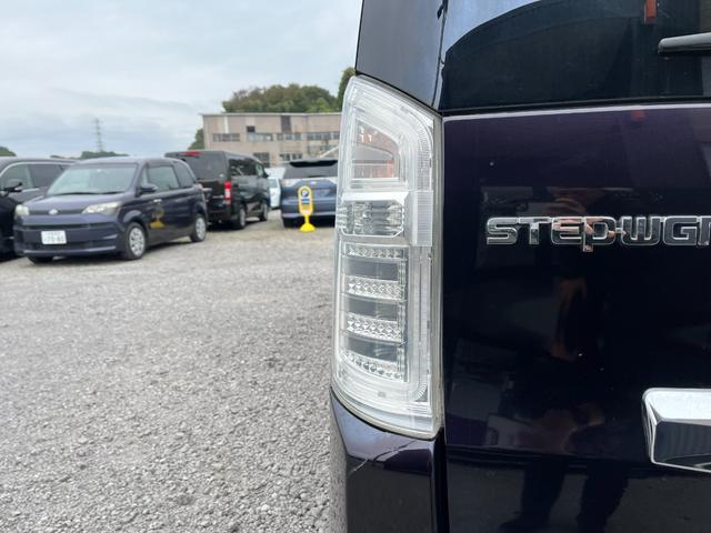 ステップワゴンスパーダ Z BT接続ナビ地デジBカメラ後席モニター両側電動ドアETC ビ TV 両側電動スライドドア HID スマートキー アイドリングストップ 電動格納ミラー 後席モニター 3列シート CVT(48枚目)