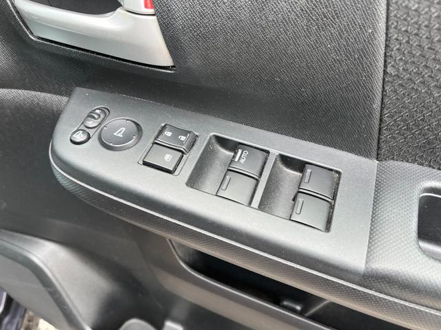 ステップワゴンスパーダ Z BT接続ナビ地デジBカメラ後席モニター両側電動ドアETC ビ TV 両側電動スライドドア HID スマートキー アイドリングストップ 電動格納ミラー 後席モニター 3列シート CVT(57枚目)