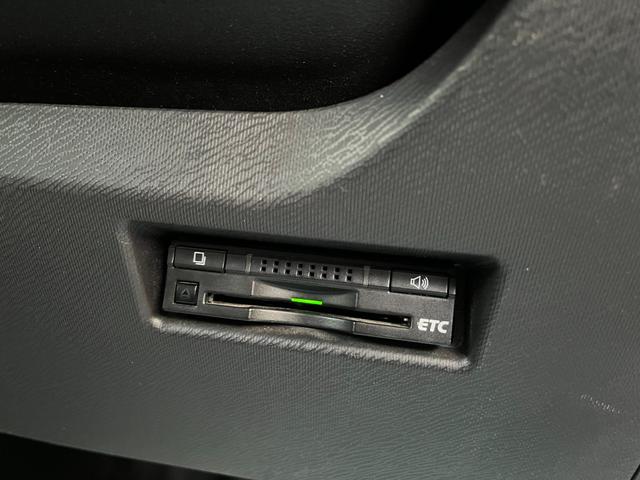 アクア Ｓ　ＥＴＣ　バックカメラ　ナビ　ＴＶ　アルミホイール　オートライト　スマートキー　アイドリングストップ　電動格納ミラー　ＣＶＴ　衝突安全ボディ　ＡＢＳ　ＥＳＣ　Ｂｌｕｅｔｏｏｔｈ　エアコン（11枚目）