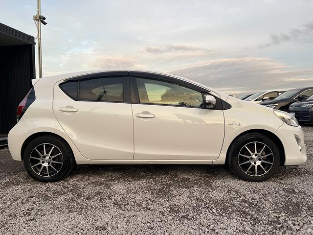 アクア Ｓ　ＥＴＣ　バックカメラ　ナビ　ＴＶ　アルミホイール　オートライト　スマートキー　アイドリングストップ　電動格納ミラー　ＣＶＴ　衝突安全ボディ　ＡＢＳ　ＥＳＣ　Ｂｌｕｅｔｏｏｔｈ　エアコン（14枚目）