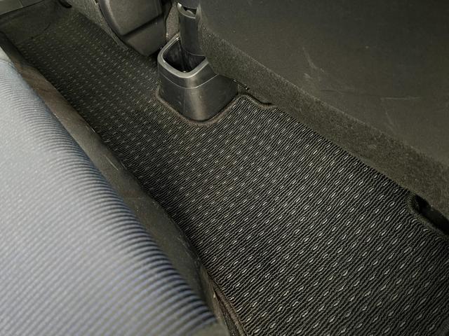 アクア Ｓ　ＥＴＣ　バックカメラ　ナビ　ＴＶ　アルミホイール　オートライト　スマートキー　アイドリングストップ　電動格納ミラー　ＣＶＴ　衝突安全ボディ　ＡＢＳ　ＥＳＣ　Ｂｌｕｅｔｏｏｔｈ　エアコン（53枚目）