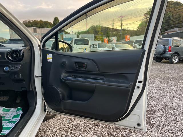 アクア Ｓ　ＥＴＣ　バックカメラ　ナビ　ＴＶ　アルミホイール　オートライト　スマートキー　アイドリングストップ　電動格納ミラー　ＣＶＴ　衝突安全ボディ　ＡＢＳ　ＥＳＣ　Ｂｌｕｅｔｏｏｔｈ　エアコン（54枚目）