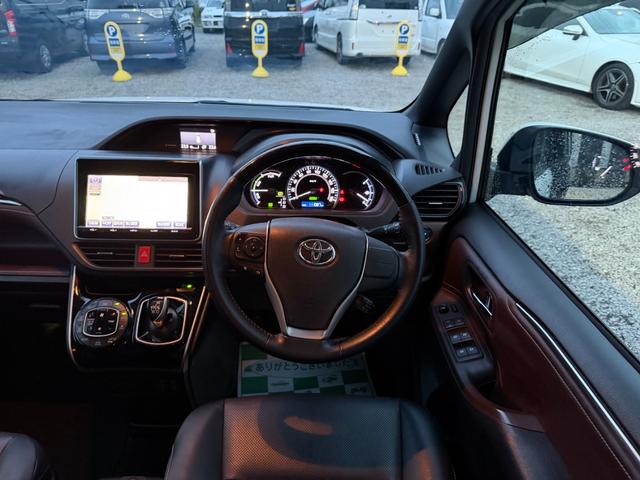 エスクァイア ハイブリッドＧｉ　モデリスタエアロＢＴ接続ナビ後席モニター地デジＢカメラ両側電動ドア　オートクルーズコントロール　ＬＥＤヘッドランプ　スマートキー　電動格納ミラー　シートヒーター　後席モニター　３列シート　ＣＶＴ（2枚目）