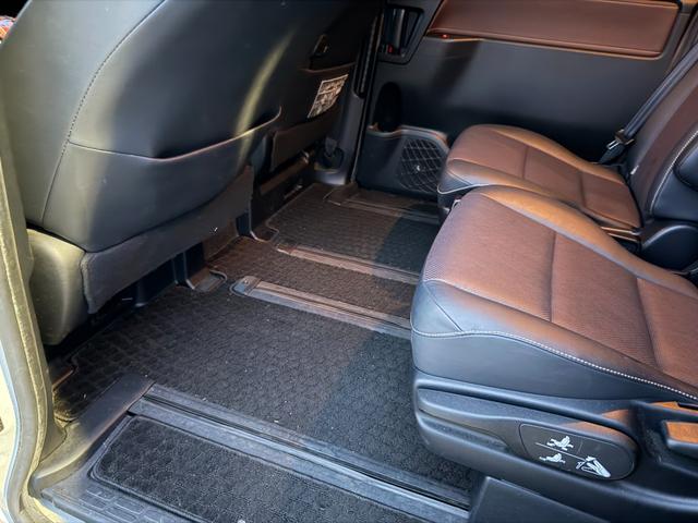 エスクァイア ハイブリッドＧｉ　モデリスタエアロＢＴ接続ナビ後席モニター地デジＢカメラ両側電動ドア　オートクルーズコントロール　ＬＥＤヘッドランプ　スマートキー　電動格納ミラー　シートヒーター　後席モニター　３列シート　ＣＶＴ（24枚目）