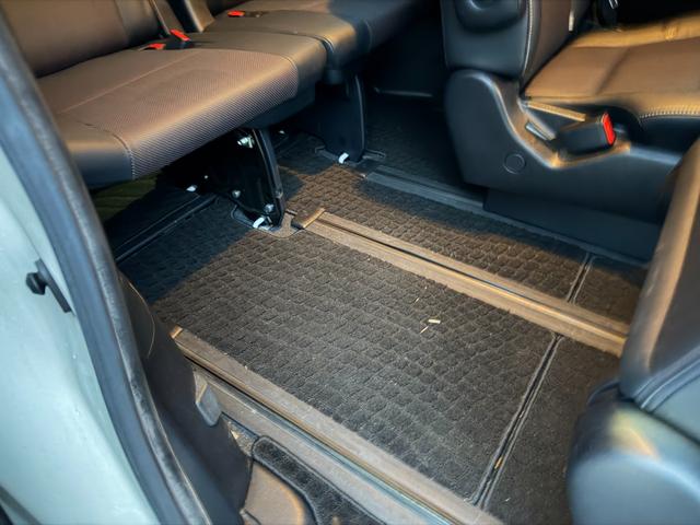 エスクァイア ハイブリッドＧｉ　モデリスタエアロＢＴ接続ナビ後席モニター地デジＢカメラ両側電動ドア　オートクルーズコントロール　ＬＥＤヘッドランプ　スマートキー　電動格納ミラー　シートヒーター　後席モニター　３列シート　ＣＶＴ（25枚目）