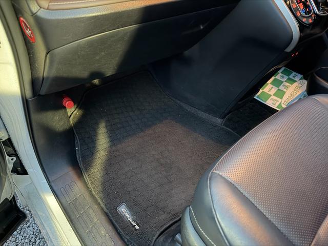 エスクァイア ハイブリッドＧｉ　モデリスタエアロＢＴ接続ナビ後席モニター地デジＢカメラ両側電動ドア　オートクルーズコントロール　ＬＥＤヘッドランプ　スマートキー　電動格納ミラー　シートヒーター　後席モニター　３列シート　ＣＶＴ（30枚目）