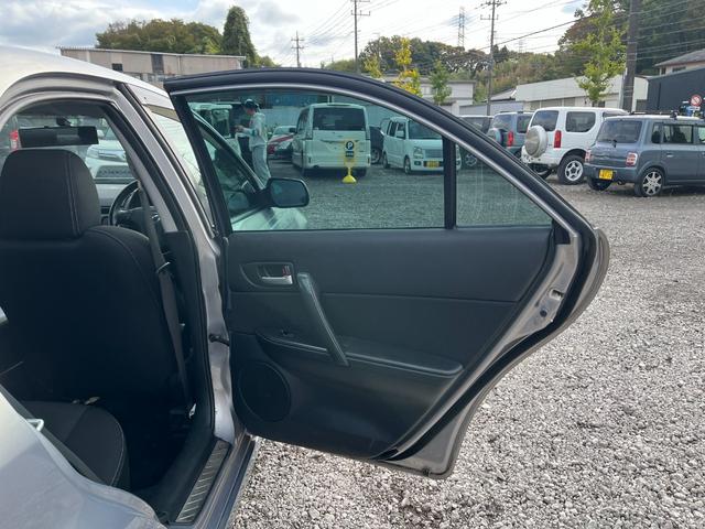 マツダスピードアテンザ ベースグレード　６速ＭＴスマートキーＥＴＣ　４ＷＤ　ＥＴＣ　アルミホイール　ＨＩＤ　ＭＴ　電動格納ミラー　盗難防止システム　ＣＤ　ＭＤ　衝突安全ボディ　ＡＢＳ　ＥＳＣ　エアコン　パワーステアリング　パワーウィンドウ（25枚目）