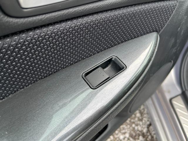 マツダスピードアテンザ ベースグレード　６速ＭＴスマートキーＥＴＣ　４ＷＤ　ＥＴＣ　アルミホイール　ＨＩＤ　ＭＴ　電動格納ミラー　盗難防止システム　ＣＤ　ＭＤ　衝突安全ボディ　ＡＢＳ　ＥＳＣ　エアコン　パワーステアリング　パワーウィンドウ（27枚目）