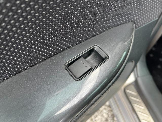 マツダスピードアテンザ ベースグレード　６速ＭＴスマートキーＥＴＣ　４ＷＤ　ＥＴＣ　アルミホイール　ＨＩＤ　ＭＴ　電動格納ミラー　盗難防止システム　ＣＤ　ＭＤ　衝突安全ボディ　ＡＢＳ　ＥＳＣ　エアコン　パワーステアリング　パワーウィンドウ（29枚目）