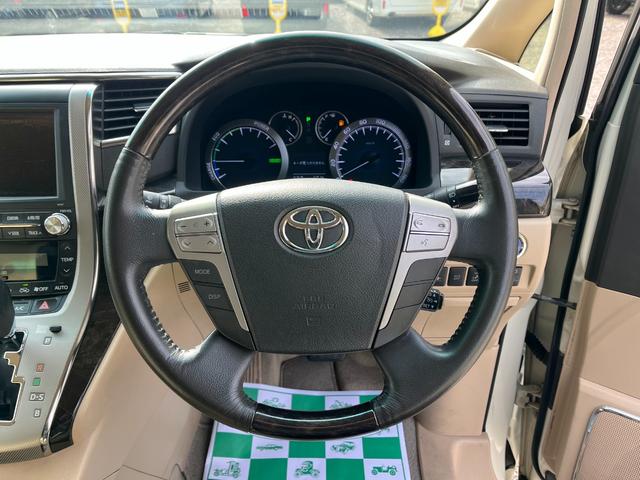 アルファードハイブリッド Ｇ　４ＷＤ　ＥＴＣ　全周囲カメラ　ナビ　ＴＶ　クリアランスソナー　オートクルーズコントロール　両側電動スライドドア　ＨＩＤ　スマートキー　電動格納ミラー　３列シート　パワーシート　オットマン　ＣＶＴ（3枚目）