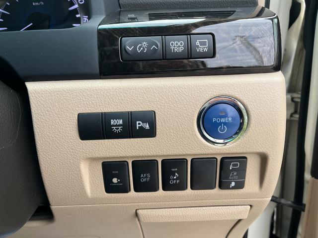 アルファードハイブリッド Ｇ　４ＷＤ　ＥＴＣ　全周囲カメラ　ナビ　ＴＶ　クリアランスソナー　オートクルーズコントロール　両側電動スライドドア　ＨＩＤ　スマートキー　電動格納ミラー　３列シート　パワーシート　オットマン　ＣＶＴ（9枚目）