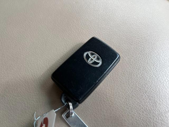 アルファードハイブリッド Ｇ　４ＷＤ　ＥＴＣ　全周囲カメラ　ナビ　ＴＶ　クリアランスソナー　オートクルーズコントロール　両側電動スライドドア　ＨＩＤ　スマートキー　電動格納ミラー　３列シート　パワーシート　オットマン　ＣＶＴ（11枚目）