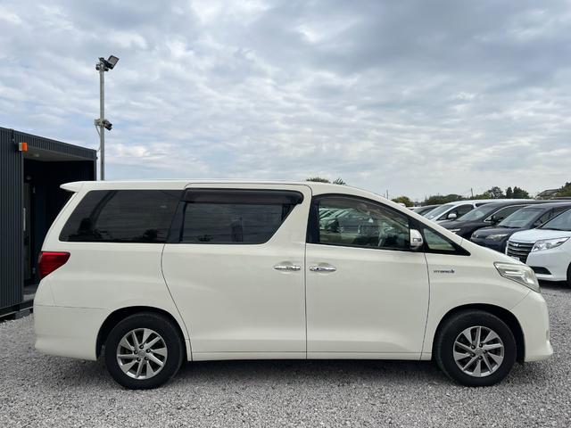 アルファードハイブリッド Ｇ　４ＷＤ　ＥＴＣ　全周囲カメラ　ナビ　ＴＶ　クリアランスソナー　オートクルーズコントロール　両側電動スライドドア　ＨＩＤ　スマートキー　電動格納ミラー　３列シート　パワーシート　オットマン　ＣＶＴ（14枚目）