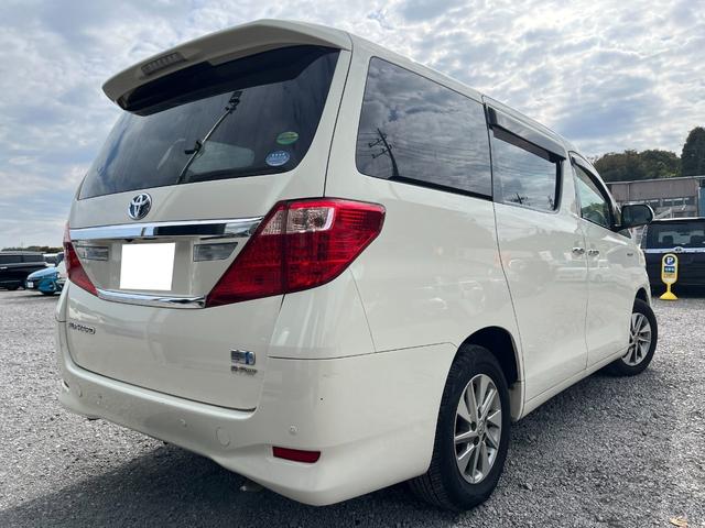 アルファードハイブリッド Ｇ　４ＷＤ　ＥＴＣ　全周囲カメラ　ナビ　ＴＶ　クリアランスソナー　オートクルーズコントロール　両側電動スライドドア　ＨＩＤ　スマートキー　電動格納ミラー　３列シート　パワーシート　オットマン　ＣＶＴ（17枚目）