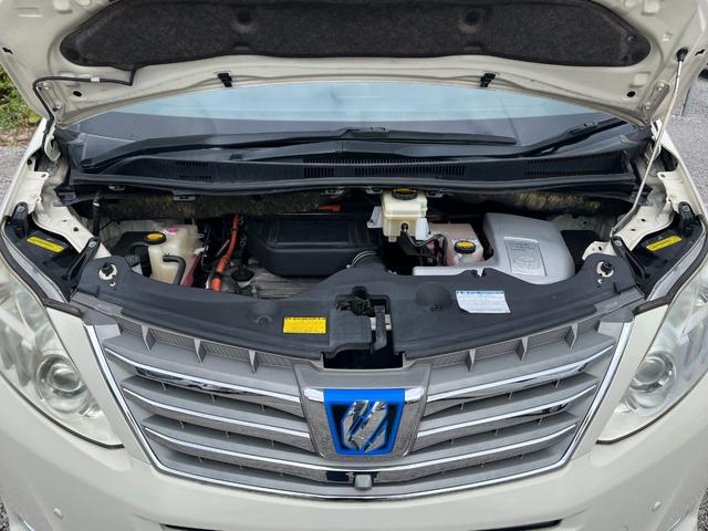 アルファードハイブリッド Ｇ　４ＷＤ　ＥＴＣ　全周囲カメラ　ナビ　ＴＶ　クリアランスソナー　オートクルーズコントロール　両側電動スライドドア　ＨＩＤ　スマートキー　電動格納ミラー　３列シート　パワーシート　オットマン　ＣＶＴ（19枚目）