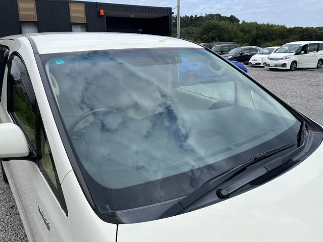 アルファードハイブリッド Ｇ　４ＷＤ　ＥＴＣ　全周囲カメラ　ナビ　ＴＶ　クリアランスソナー　オートクルーズコントロール　両側電動スライドドア　ＨＩＤ　スマートキー　電動格納ミラー　３列シート　パワーシート　オットマン　ＣＶＴ（21枚目）