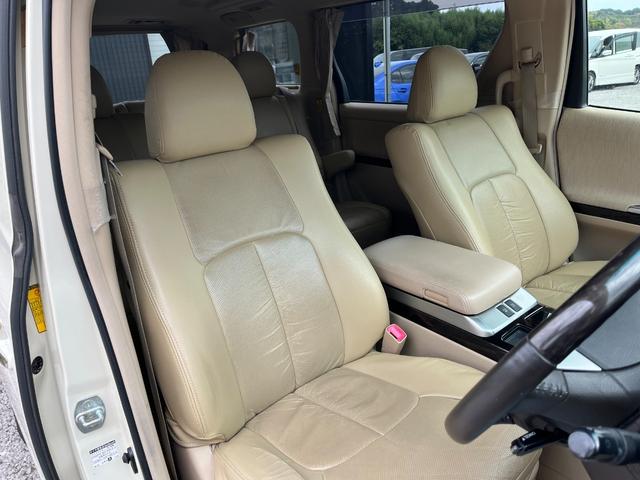 アルファードハイブリッド Ｇ　４ＷＤ　ＥＴＣ　全周囲カメラ　ナビ　ＴＶ　クリアランスソナー　オートクルーズコントロール　両側電動スライドドア　ＨＩＤ　スマートキー　電動格納ミラー　３列シート　パワーシート　オットマン　ＣＶＴ（32枚目）