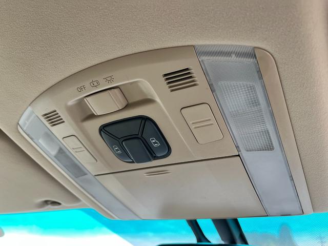 アルファードハイブリッド Ｇ　４ＷＤ　ＥＴＣ　全周囲カメラ　ナビ　ＴＶ　クリアランスソナー　オートクルーズコントロール　両側電動スライドドア　ＨＩＤ　スマートキー　電動格納ミラー　３列シート　パワーシート　オットマン　ＣＶＴ（33枚目）